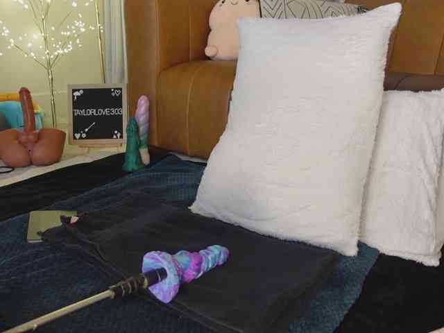 TaylorLove303 webcam