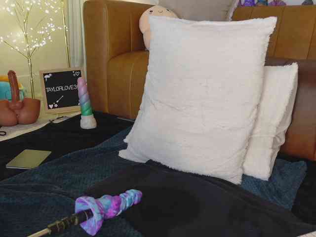 TaylorLove303 webcam