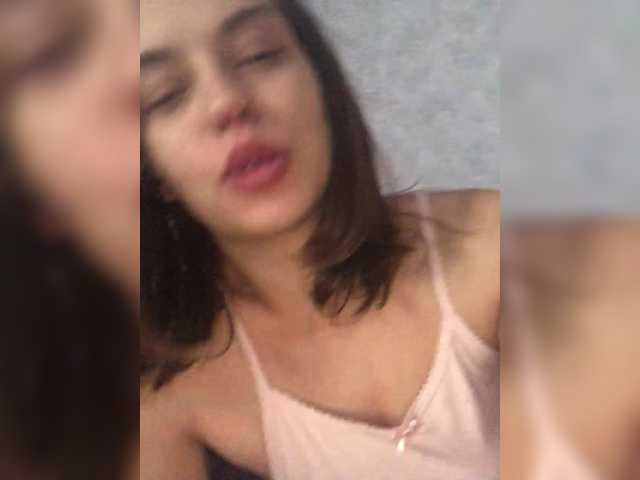 Kiraggg from BongaCams