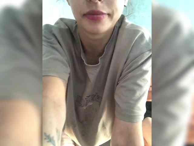 Kiraggg Live Webcam on BongaCams