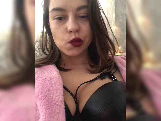 Kiraggg Live Webcam on BongaCams