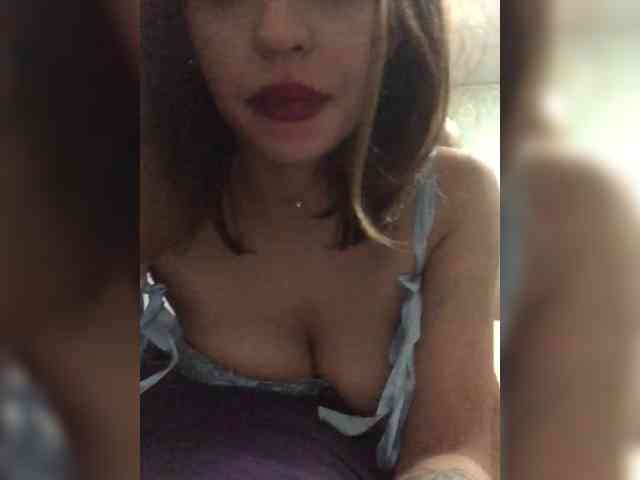 Kiraggg Live Webcam on {site_name}