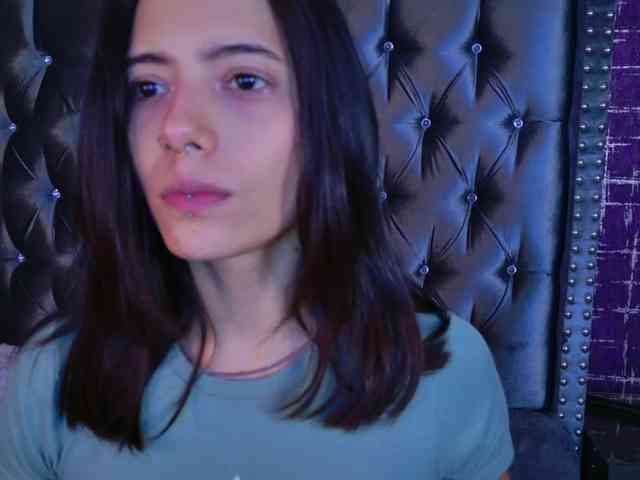 mishelKrave webcam