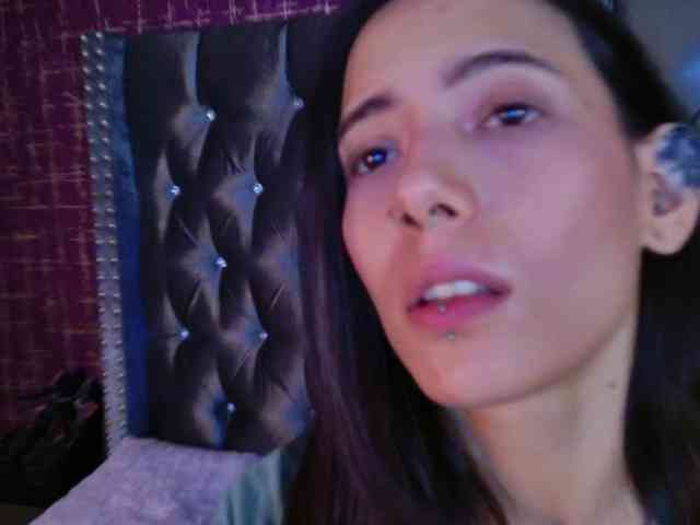 mishelKrave webcam