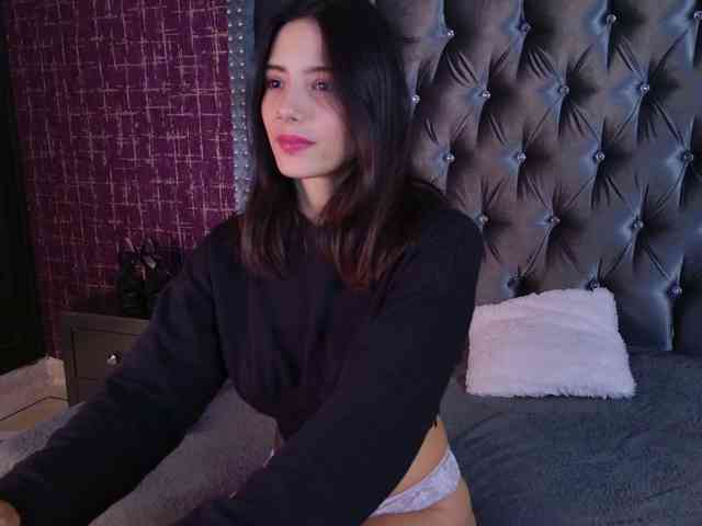 mishelKrave webcam