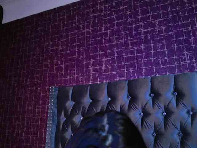 mishelKrave webcam