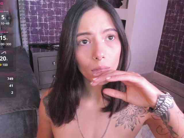 mishelKrave webcam