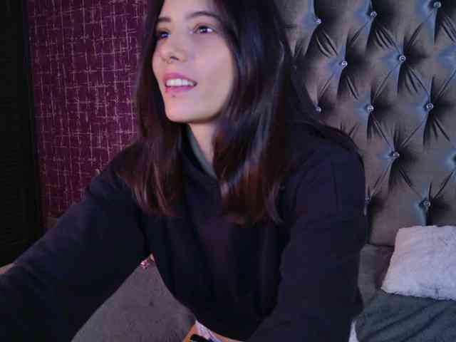 mishelKrave webcam