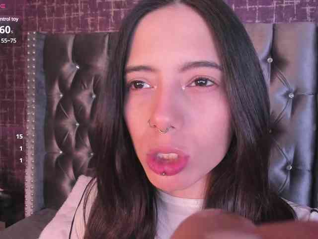 mishelKrave webcam
