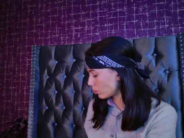 mishelKrave webcam