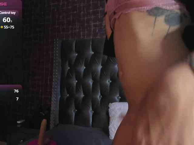 mishelKrave webcam