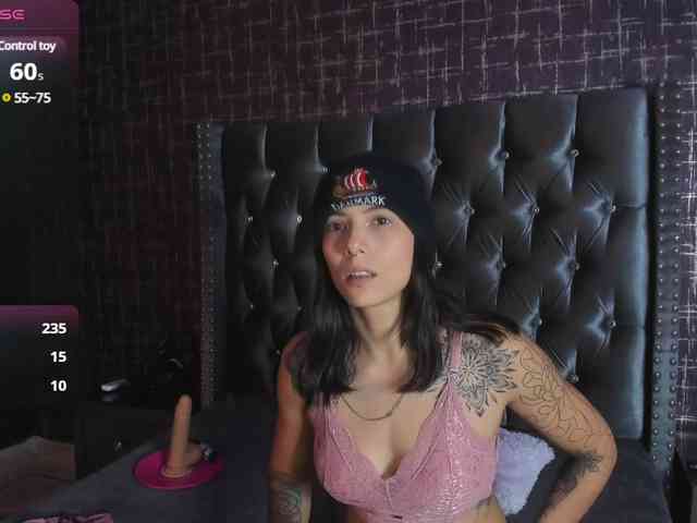 mishelKrave webcam