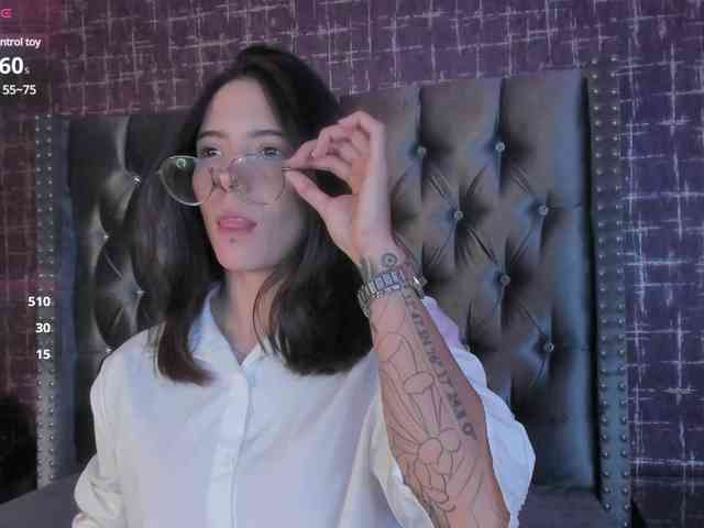 mishelKrave webcam