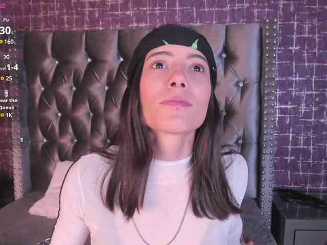 mishelKrave webcam