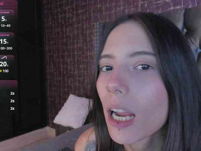 mishelKrave webcam