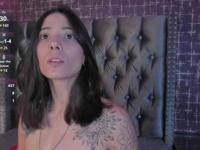 mishelKrave webcam