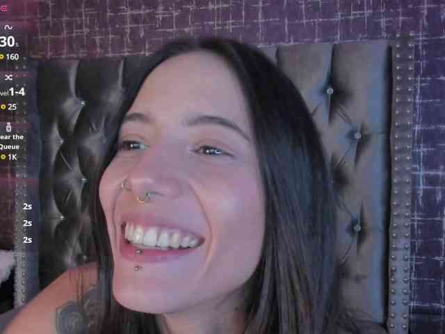 mishelKrave webcam