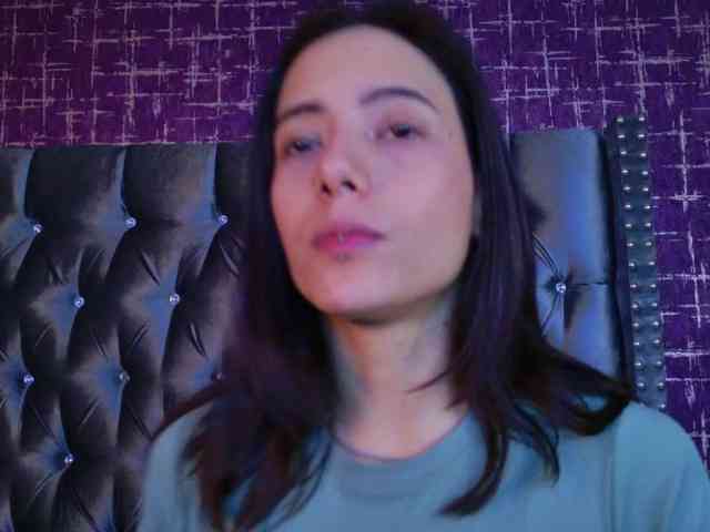 mishelKrave webcam