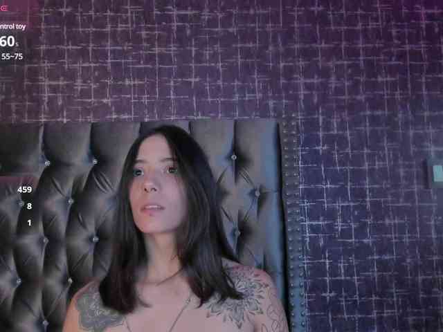 mishelKrave webcam