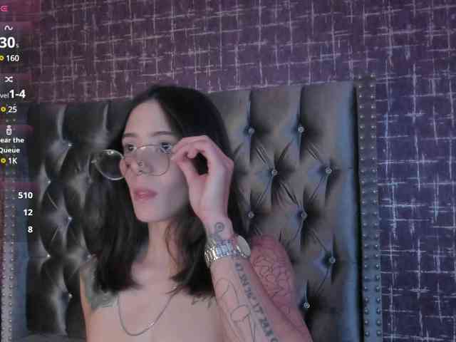 mishelKrave webcam