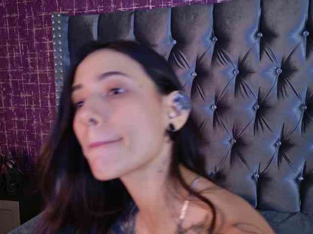 mishelKrave webcam