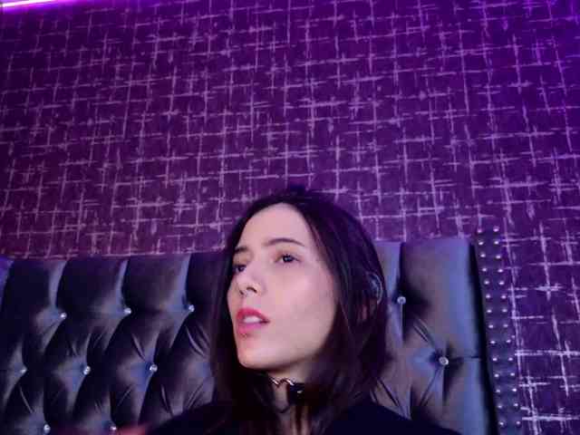mishelKrave webcam