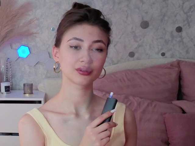 AffiinaLovsx's BongaCams show and profile