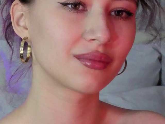 AffiinaLovsx's BongaCams show and profile