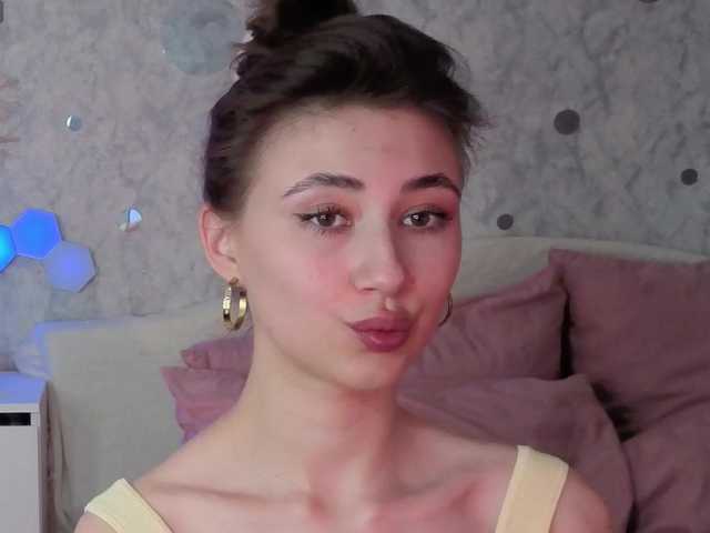 AffiinaLovsx's BongaCams show and profile