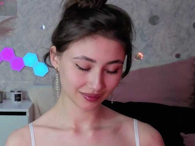 AffiinaLovsx's BongaCams show and profile