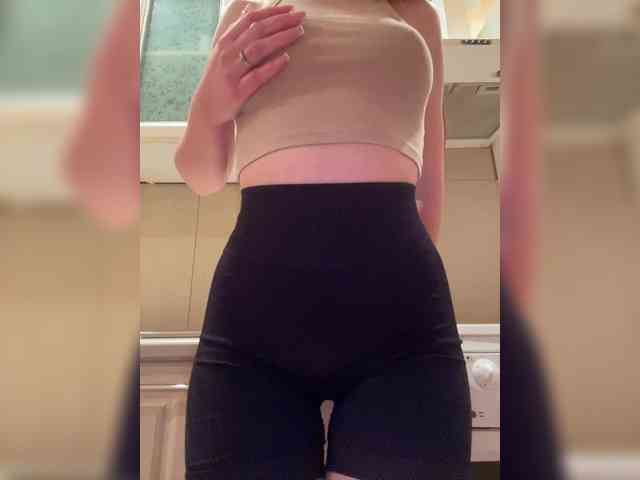 MILKIWAYSEX23 webcam