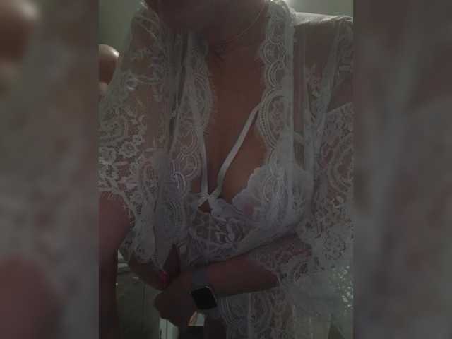 Biggirl777's BongaCams show and profile