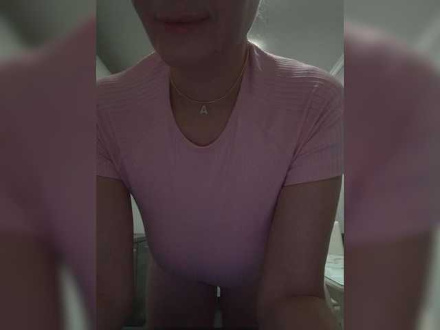 Biggirl777's BongaCams show and profile
