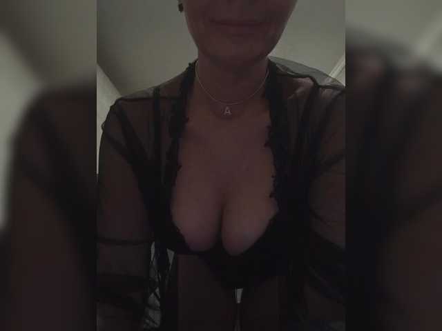 Biggirl777's BongaCams show and profile