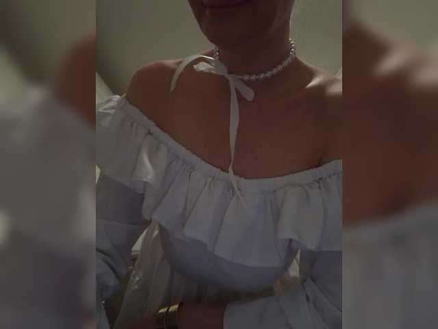 Biggirl777's BongaCams show and profile