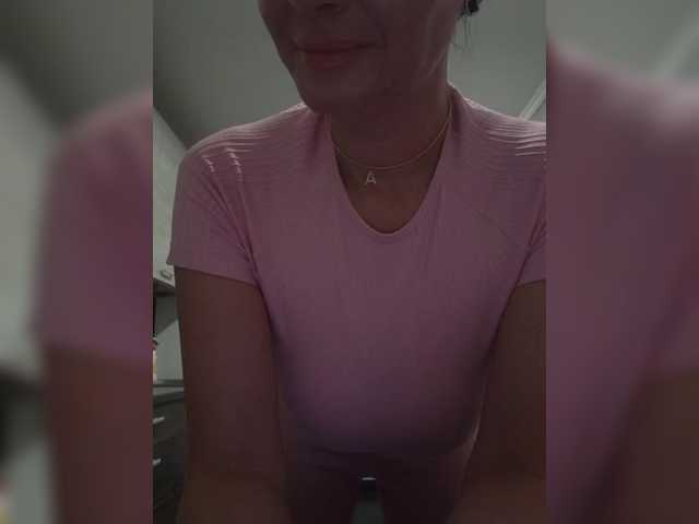 Biggirl777's BongaCams show and profile