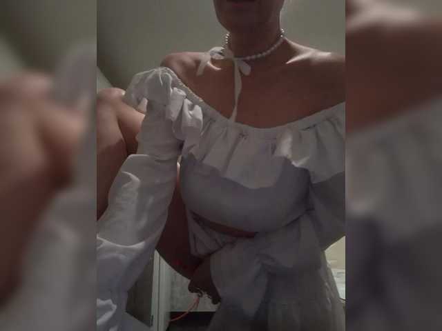 Biggirl777's BongaCams show and profile