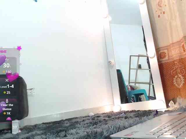 Evelyn-blak webcam