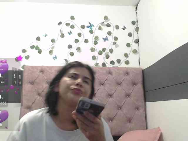 Evelyn-blak webcam
