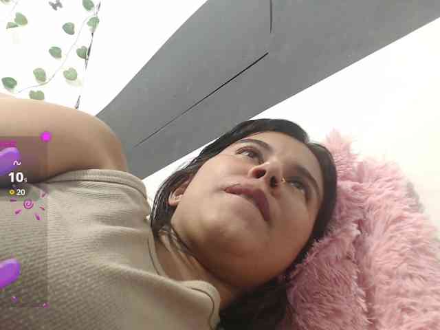 Evelyn-blak webcam