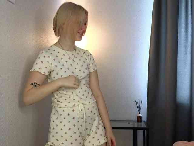 HolyLesly webcam