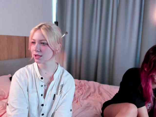 HolyLesly webcam