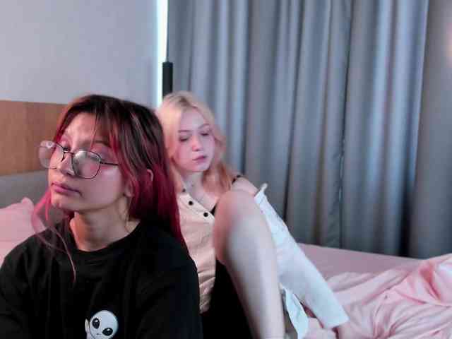 HolyLesly webcam