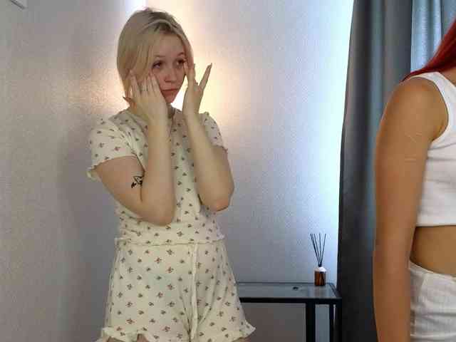 HolyLesly webcam