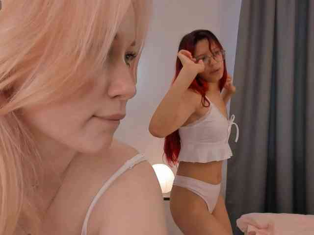 HolyLesly webcam