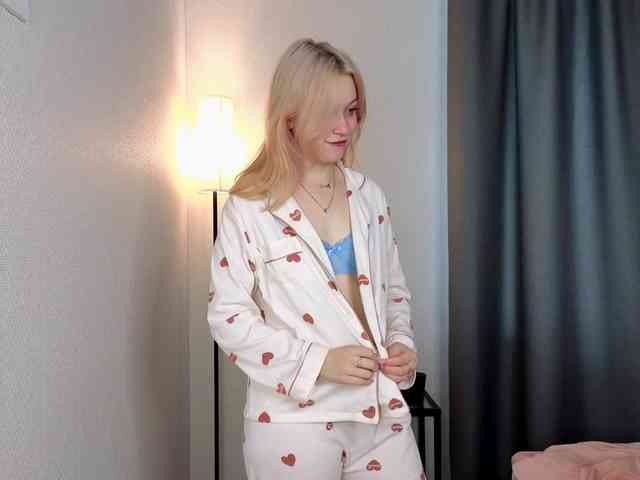 HolyLesly webcam
