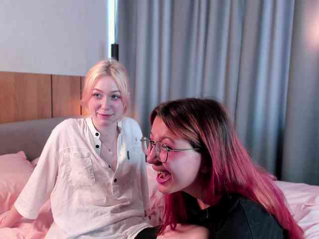 HolyLesly webcam