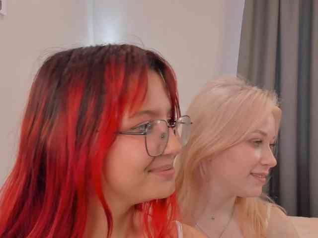 HolyLesly webcam