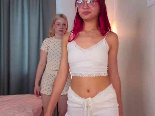 HolyLesly webcam
