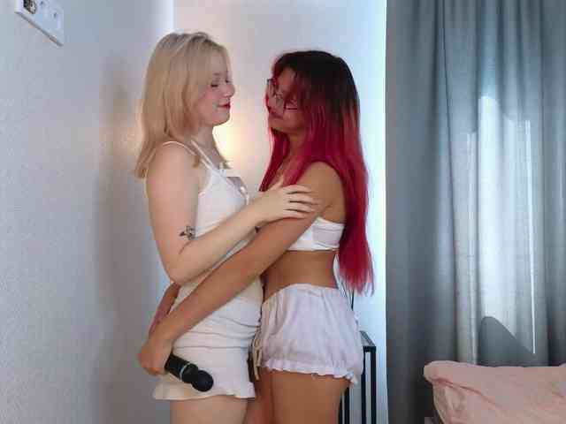 HolyLesly webcam